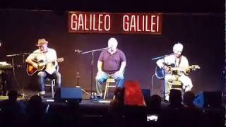 Canovas, Rodrigo, Adolfo y Guzmán cantando Solo pienso en ti en la Sala Galileo Galilei