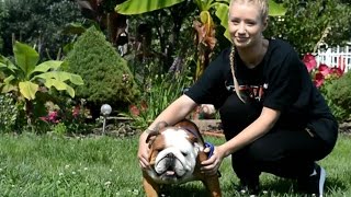 Iggy Azalea with Shrinkabulls Titan behind the scense