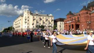 preview picture of video 'Театрализованное шествие в Могилёве 30-06-2012.mpg'