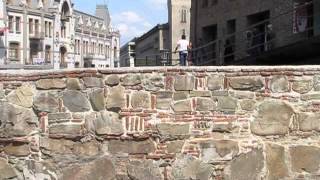 preview picture of video 'Old City Wall in Tbilisi’s Pushkin Street (Georgia)/ ძველი თბილისი, პუშკინის ქუჩა'