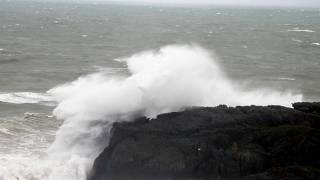 preview picture of video 'Golpe de mar en Acantilados cerca de Oriñón (II).'