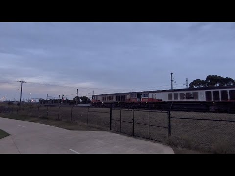 2MB9 Departing Laverton With 2 CSR Class Locomotives - 21/12/20