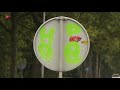 Verfspuiter ontsiert wegmeubilair