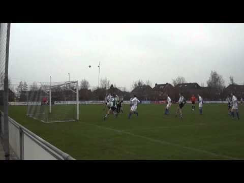 Botsing in de wedstrijd ASH 1. - Tricht 1. (17-3-2012)