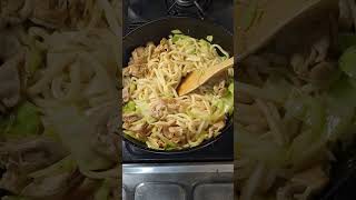 「塩焼きうどん」がひかえめに言って旨すぎる。#Shorts　#料理　#shortsfood