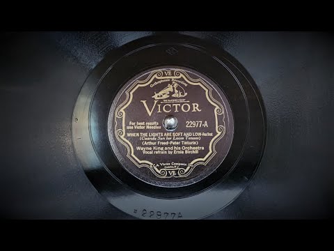 "When The Lights Are Soft And Low" ~ Wayne King 1932 (1954 HMV 102 Gramophone Phonograph) Amazing!