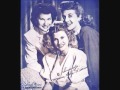 The Andrews Sisters - Her Bathing Suit Never Got Wet (1946)