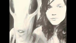 Soko - Treat Your Woman Right (I Thought I Was an Alien)