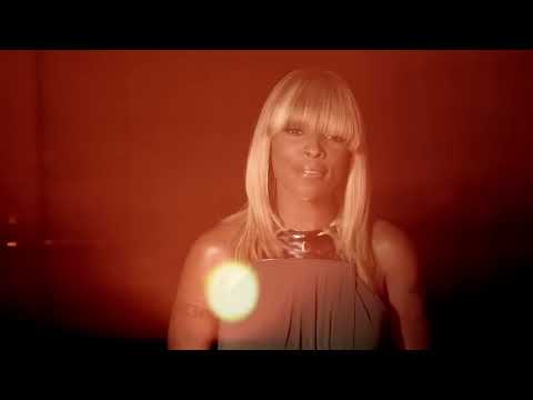 Mary J. Blige performing 25/8