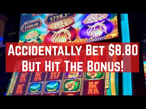 Wind Creek Casino - Accidentally Bet $8.80 on Slots - Fu Dai Lian Lian Dragon Slot Machine Bag Game