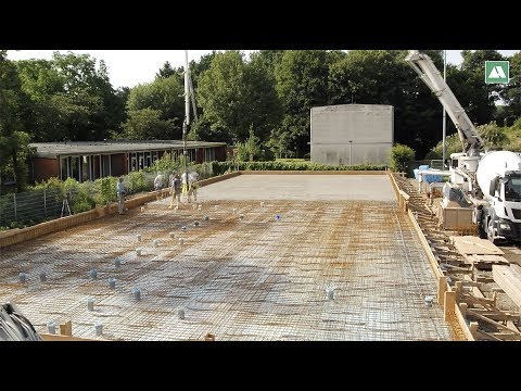 Betonieren der Bodenplatte im Zeitraffer