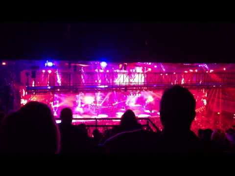 God of Thunder - Gene Simmons Bass solo blood