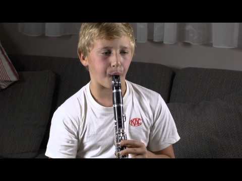 Jakob spielt Klarinette
