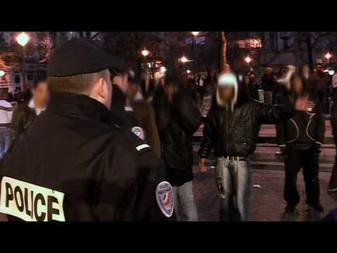 download lagu mp3 mp4 Le Paris Halles Caf, download lagu Le Paris Halles Caf gratis, unduh video klip Le Paris Halles Caf