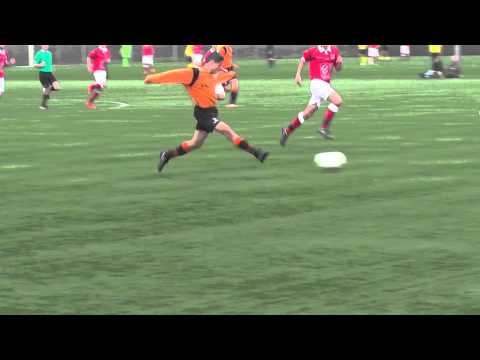 25 okt 2014 DOVO B1 - VV De Meern B1 com 1-2 Bal in het veld