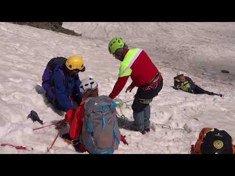 scuola CAI-CVL = corso di Escursionismo neve estiva - piccozza e ramponi.