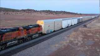 preview picture of video 'Westbound at the US66 Overpass - Crookton, AZ - BNSF Transcon'