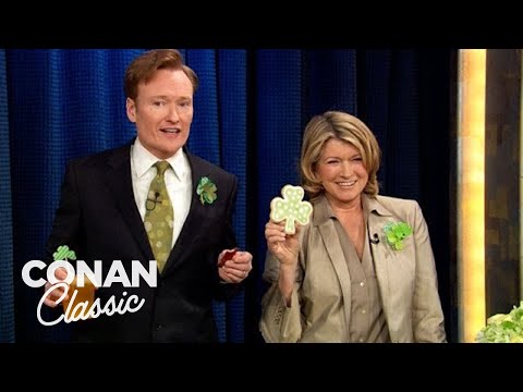 マーサ・スチュワートがコナンにアイルランド料理の作り方を教える - "Late Night With Conan O Brien" (Martha Stewart Teaches Conan How to Cook An Irish Meal - "Late Night With Conan O'Brien")