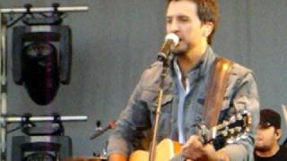 Luke Bryan singing Pray About Everything on 10/11 in Chicago