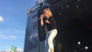 Leslie Clio - Be with you auf Kieler Woche 2017