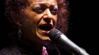 Carmen París presenta su espectáculo "En Síntesis" (30 aniversario).