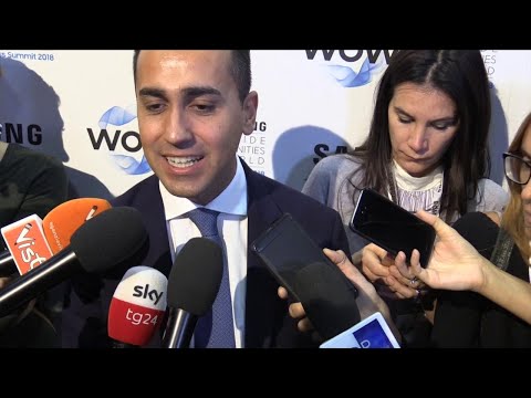 Manovra, Di Maio: "Salvini aspetta la lettera di Babbo Natale dopo quella dell'Ue? Io le scrivo"