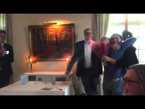 Eva vinner 2 miljoner hos Miljonlotteriet och får glädjefnatt