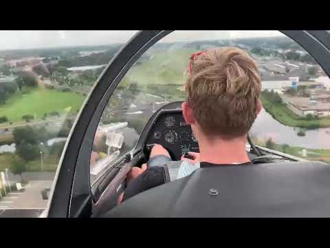 glider landing runway 09 at EHHO