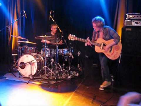 Christian Vinne - ( Wallis Bird Band ) Drumsolo (Clap-Clap-Boom)  live at Jubez-Karlsruhe 13.04.10.