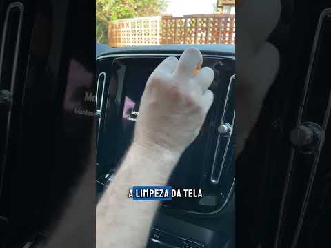 Como limpar a tela da central multimídia do Volvo EC40?