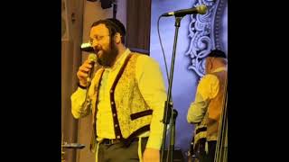 פארוואס זינגט א חזן, שלום שטינברג