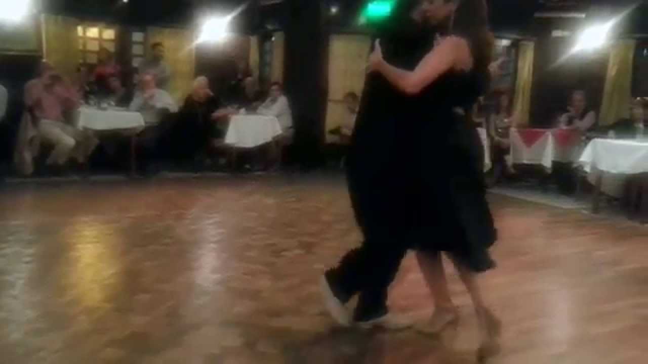 Ricardo Viqueira y María Plazaola en Milonga Caricias. Vals