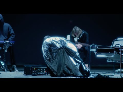 Isaia Huron - Smoke (02)