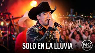 Bobby Pulido interpretaba ♫ ♪ Solo en la Lluvia 🎶 en el 2003 desde el escenario de Pleasure Island
