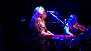 Julia Holter - Everytime Boots - Live @ Tavastia, Helsinki  Finland Nov 1, 2015