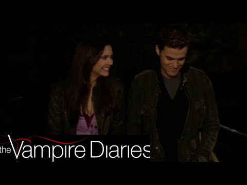 TVD 1x01 - Elena tells Stefan about her Parents