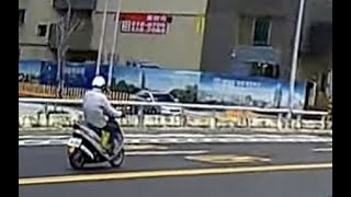 阿伯: 衝衝衝 快點回家關瓦斯 (檢舉成功)