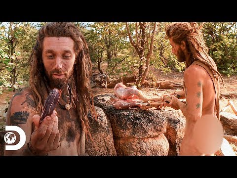 A good day of hunting changes his mood | Naked and Afraid: Alone | Discovery Latin America