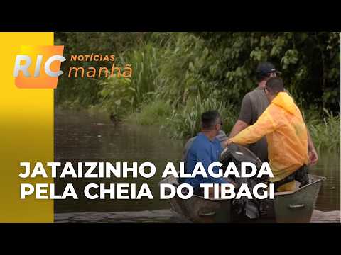 Cheia do Rio Tibagi alaga ruas em Jataizinho e obriga famílias a deixarem as casas
