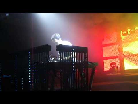 Laidback Luke live @ Sao Paulo 2010, playing My GOD and My Friend