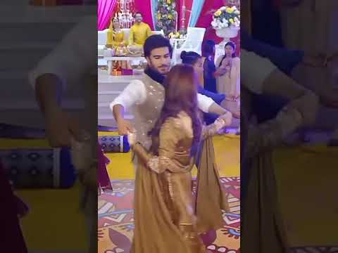 neelam muneer❤ and# imran abbas ❤ hand for hand dance