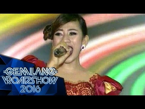 Ayu Lia feat Dewi Amour " Bara Bere " - Gemilang Roadshow Gresik (2/4)