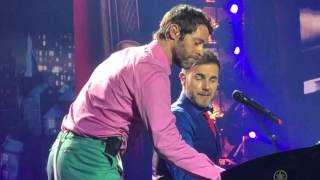 Take That - Hold Up a light - 02.10.15 Hamburg