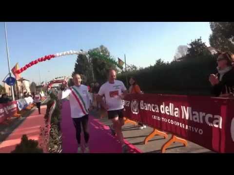 Luca Zaia all'arrivo della corsa podistica a Codognè oggi