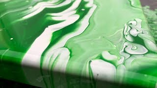 easy Acrylic pouring mit 2 Farben - Saftgrün und Weiß