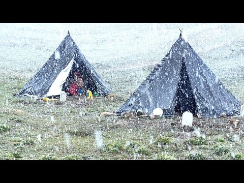 Best Life in A Himalayan Shepherd’s During The Snowfall | Most Relaxing | Village Documentary Video 