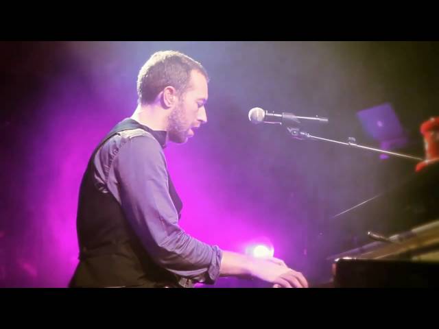 Video zu 'Christmas Lights' ansehen