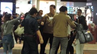 Download lagu 050317 - Lee Joon Gi at Changi airport departure mp3 Download lagu 050317 - Lee Joon Gi at Changi airport departure mp3