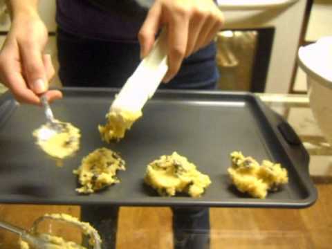Danielle And Emmas cooking show. Chocolate chip cookies (fixed)