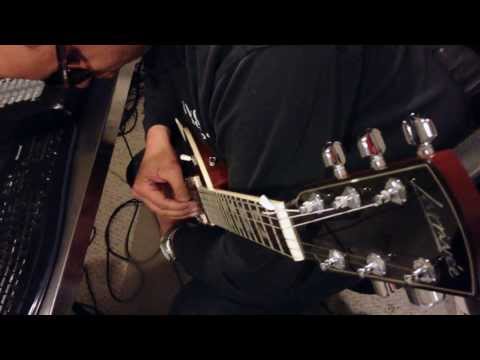 Raul Midón Noodles With His New Gear From Roland